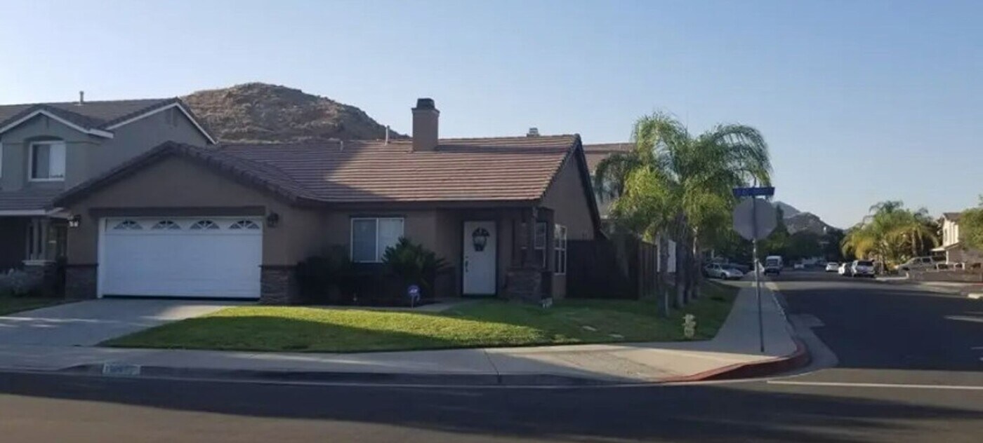 1228 Lilac Ridge Dr in Perris, CA - Building Photo