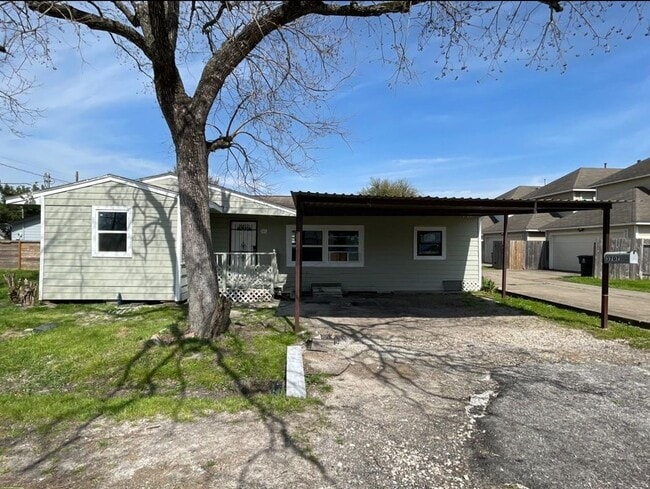 property at 3707 Rosemont St