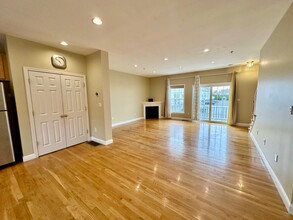 10 Amaranth Pl in Medford, MA - Building Photo - Building Photo