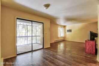 58 Amberly Dr in Englishtown, NJ - Building Photo - Building Photo
