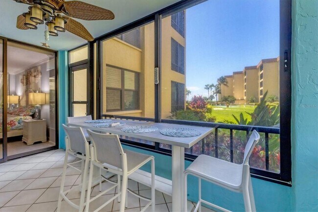 8776 Midnight Pass Rd in Sarasota, FL - Building Photo - Building Photo