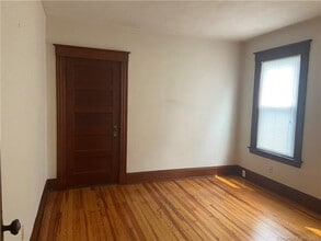 53 Oakwood Ave in West Hartford, CT - Building Photo - Building Photo