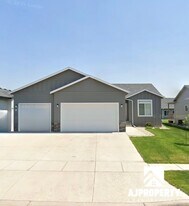 5304 S Spirea Ave in Sioux Falls, SD - Building Photo