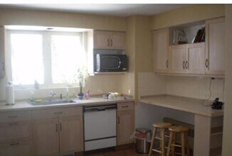 15 Glazer Rd in Newton, MA - Building Photo - Building Photo