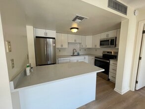 85 Brainerd Rd, Unit 302 in Boston, MA - Foto de edificio - Building Photo