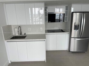 555 NE 15th St, Unit 512 in Miami, FL - Building Photo - Building Photo