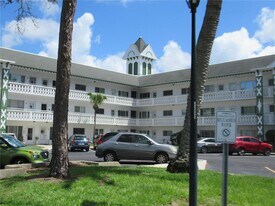2468 Florentine Way in Clearwater, FL - Building Photo