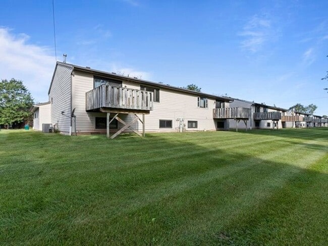 1458 S Nicolet Rd in Appleton, WI - Building Photo - Building Photo