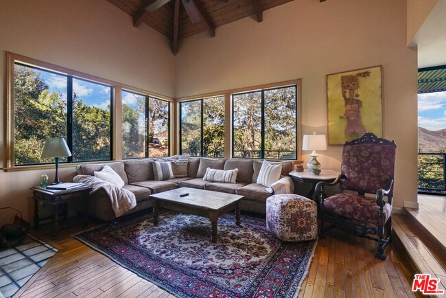 730 Basin Dr in Topanga, CA - Building Photo - Building Photo
