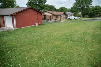 101 Evergreen Circle in Hendersonville, TN - Foto de edificio - Building Photo