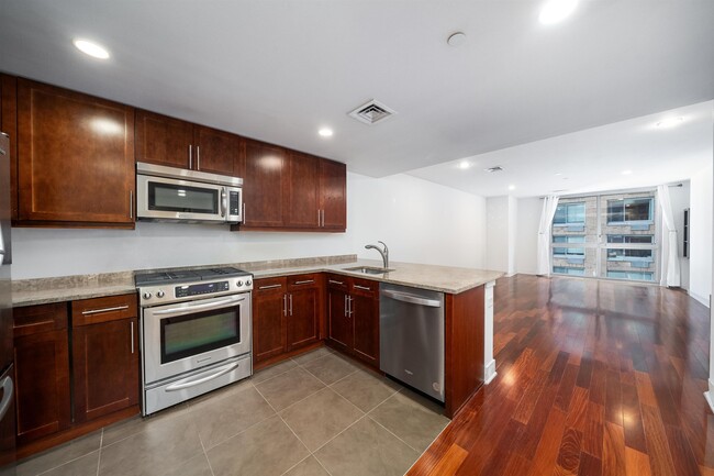 201 Marin Blvd in Jersey City, NJ - Foto de edificio - Building Photo