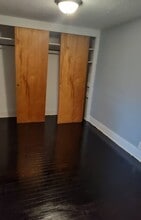 811 N Pine St, Unit 2 in Lansing, MI - Foto de edificio - Building Photo