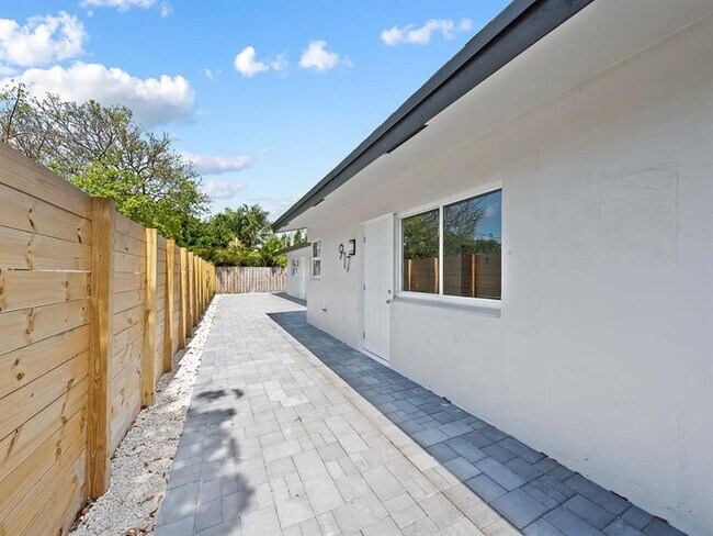 915 NE 9th St in Pompano Beach, FL - Building Photo - Building Photo