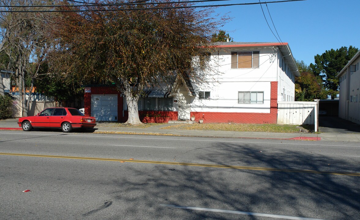 1824 California St in Mountain View, CA - Building Photo