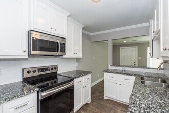 1053 Willow Oaks Cir in Pasadena, TX - Building Photo - Building Photo