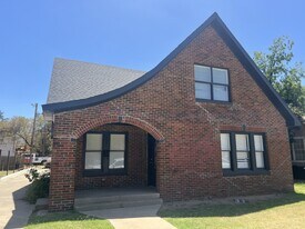 2021 15th St in Lubbock, TX - Building Photo