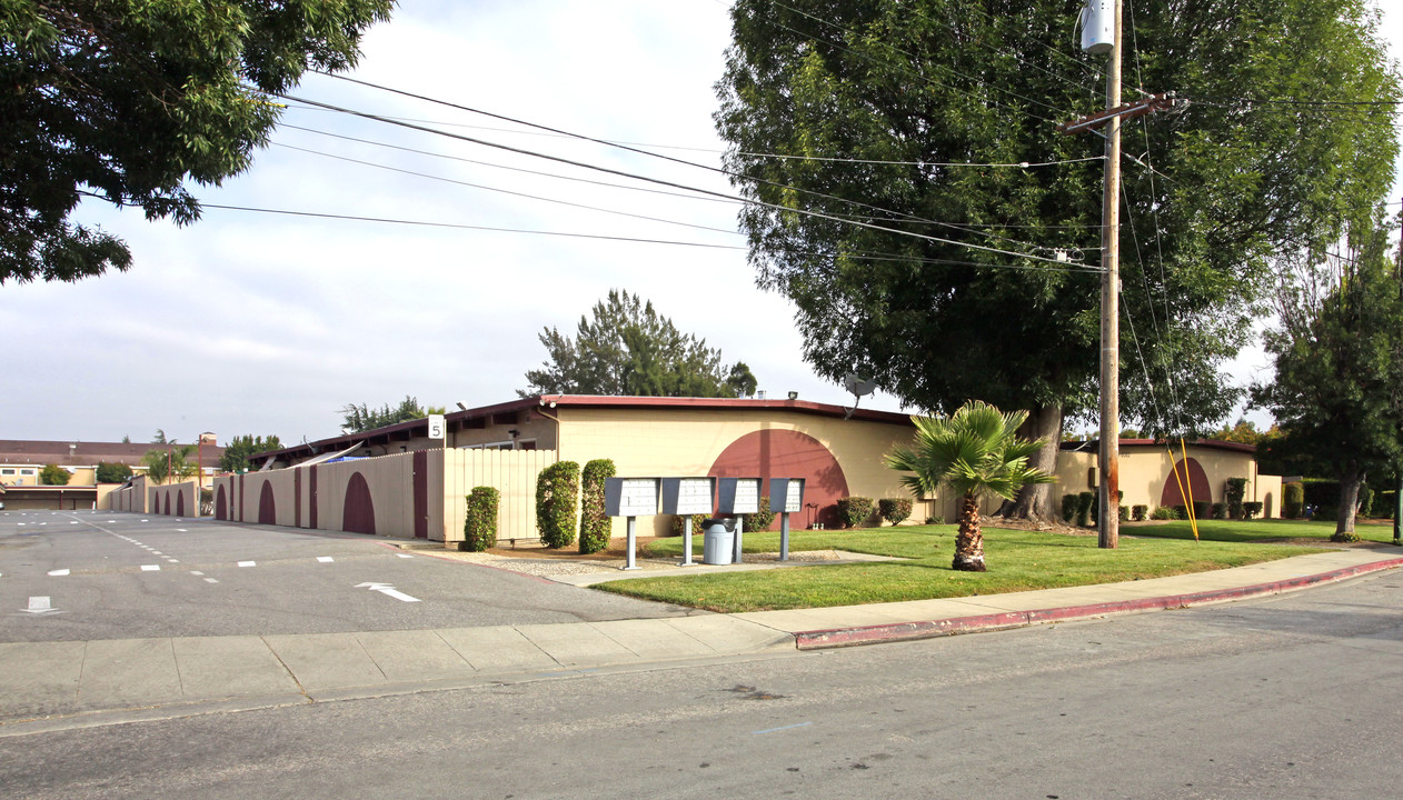 Westwood Garden Apartments in Mountain View, CA - Building Photo