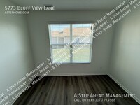 5773 Bluff View Ln in Whitestown, IN - Foto de edificio - Building Photo