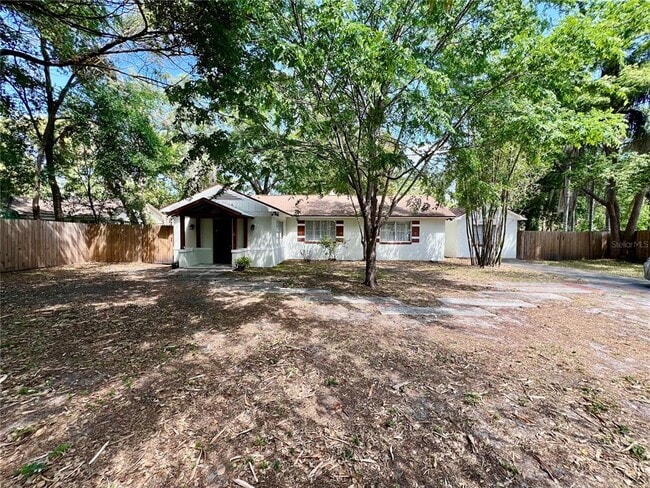 property at 1208 E Hanna Ave