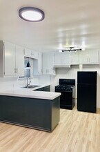 6203 Condon Ave in Windsor Hills, CA - Foto de edificio - Building Photo