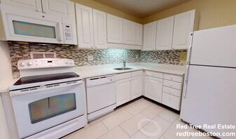 101 Monmouth St in Brookline, MA - Building Photo