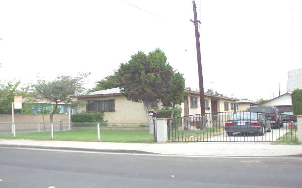 5141-5145 1/2 Elizabeth St in Cudahy, CA - Building Photo