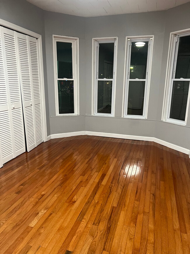 367 McGrath Hwy, Unit 1 in Somerville, MA - Foto de edificio - Building Photo