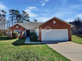 621 Everlasting Way in Locust Grove, GA - Building Photo