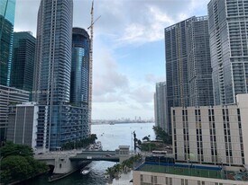 31 SE 5th St in Miami, FL - Building Photo