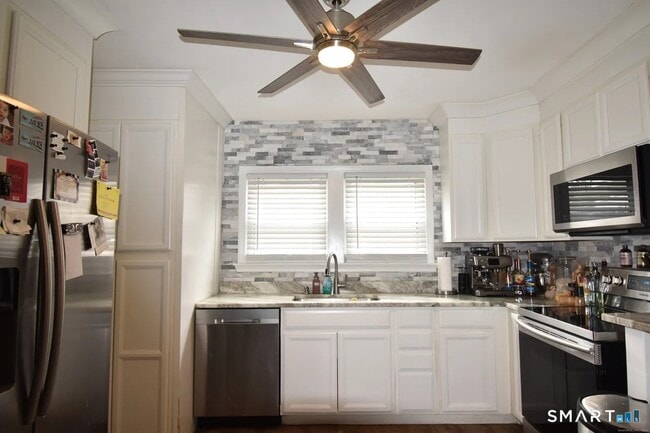 121 Cambridge St in West Hartford, CT - Building Photo - Building Photo