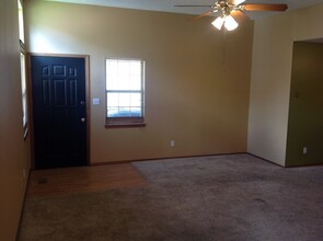 813 Mission Ave in Manhattan, KS - Building Photo - Building Photo
