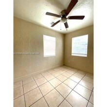 1015 NW 42nd St in Miami, FL - Building Photo - Building Photo