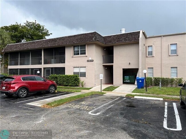 2810 Riverside Dr in Coral Springs, FL - Building Photo - Building Photo