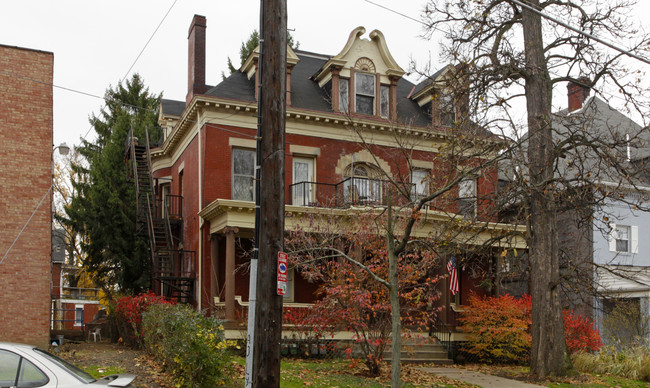 5712 Stanton Ave in Pittsburgh, PA - Foto de edificio - Building Photo