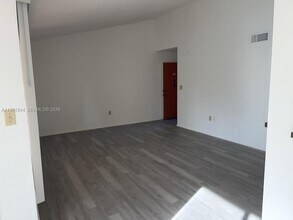 2662 NW 33rd St in Oakland Park, FL - Building Photo - Building Photo