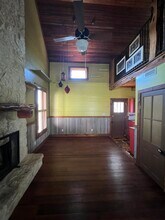 813 W Bluebonnet Dr in San Marcos, TX - Building Photo - Building Photo