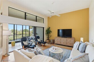 7048 Pelican Bay Blvd in Naples, FL - Building Photo - Building Photo