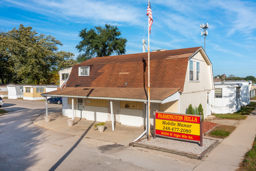 Farmington Hills Mobile Manor in Farmington Hills, MI - Building Photo