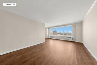 400 Central Prk W in New York, NY - Building Photo - Building Photo
