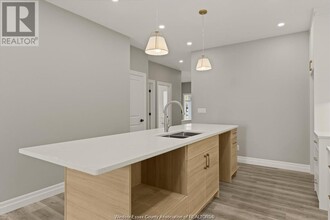 80 Major Blvd in Windsor, ON - Building Photo - Building Photo