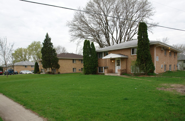 8818 Old Cedar Ave S in Bloomington, MN - Building Photo - Building Photo