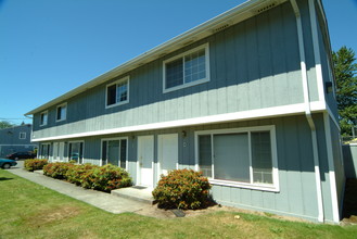 8021-8022 S C St in Tacoma, WA - Foto de edificio - Building Photo