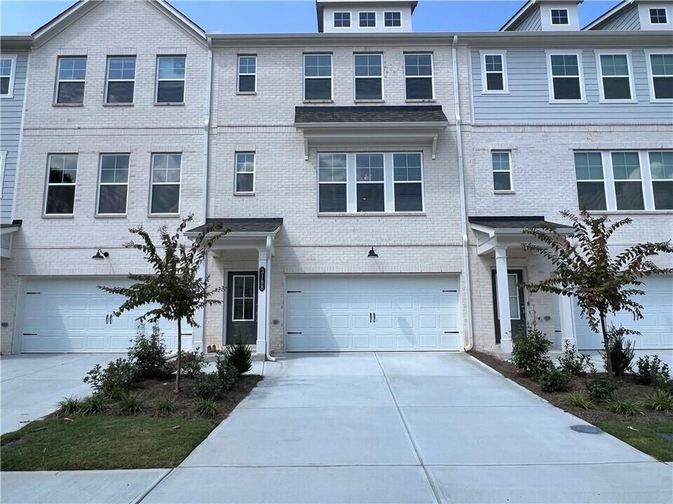 3188 Esatham Run Dr in Dacula, GA - Foto de edificio