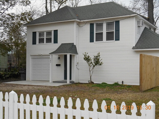 741 Clarence St, Unit Apt. 1