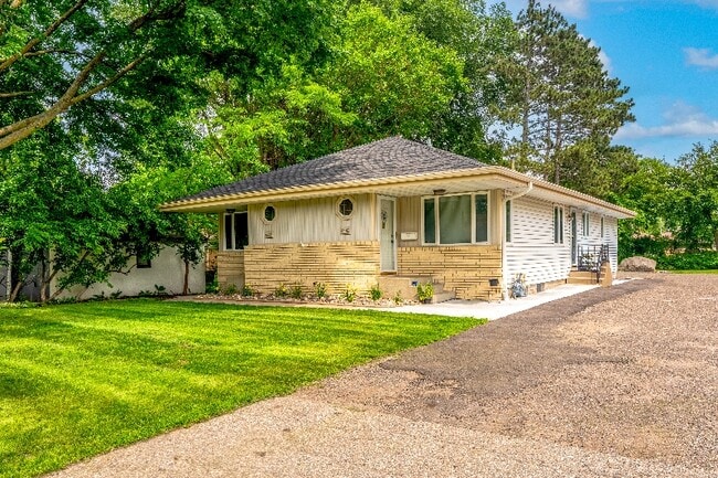 4440 Vera Cruz Ave N in Minneapolis, MN - Building Photo - Building Photo