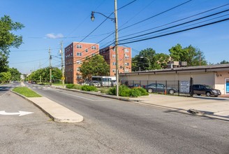 700 51st St NE in Washington, DC - Foto de edificio - Building Photo