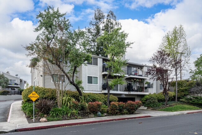 1089 Sunnyvale Ave in Walnut Creek, CA - Foto de edificio - Building Photo