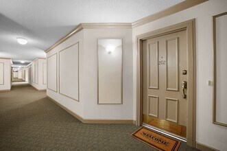1033 Wilton Royal Dr in St. Louis, MO - Foto de edificio - Building Photo