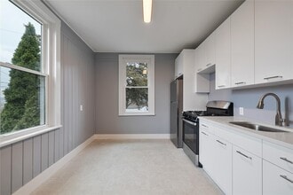 1 Elizabeth Pl in Nyack, NY - Building Photo - Building Photo