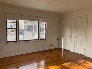 3802 Burton Ave, Unit Lower in Toledo, OH - Foto de edificio - Building Photo